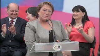 El chascarro de la Presidenta Bachelet en pleno discurso [upl. by Benita]