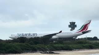 Sri Lankan A330 arrives in Sydney on 16R Qantas B737800 go around [upl. by Nappie]