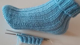 Socken super einfach mit einer Rundstricknadel stricken ohne Naht mit dem Magic Loop [upl. by Lleral]