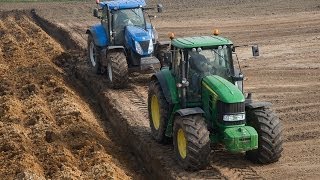 John Deere en New Holland samen diepploegen loonbedrijf Markvoort [upl. by Torruella]