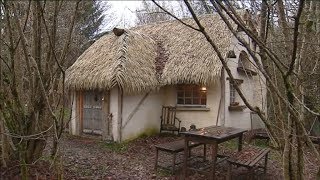 Des hobbits dans le Morvan  le village fantastique de la Pierre Ronde s’agrandit [upl. by Main]