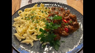 Einfaches amp Leckeres Rindergulasch zum Osterfest 🥘 [upl. by Amabelle9]