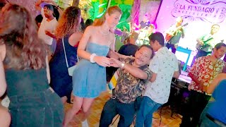 Bailando Salsa en La Mezcaleria Mérida Yucatán [upl. by Airret]