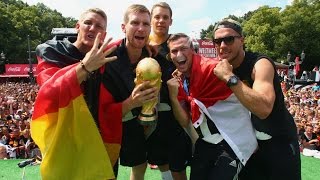 Weltmeister feiern auf der Fanmeile in Berlin [upl. by Cyrilla729]