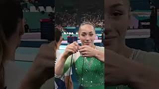 Rejetée par la France la gymnaste Kaylia Nemour obtient une MÉDAILLE dOR pour lAlgérie [upl. by Atnwahsal450]