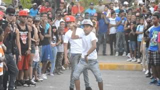 Batalla De Gallos Dembow  Vídeo Oficial Bailando Dembow 2014 [upl. by Renrut]