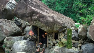 3 DAYS solo survival CAMPING  FISH TRAP CATCH and COOK Survival Shelter under the giant rock [upl. by Naraa]