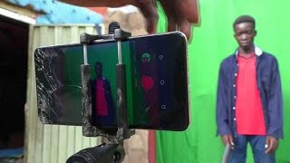 De jeunes nigérians réalisent des films à partir des smartphones [upl. by Ratib]