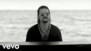 Ricardo Arjona  Quiero Video [upl. by Maitland525]