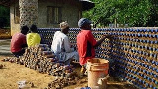 Nigeria  des bouteilles en plastique pour des logements abordables [upl. by Kaenel636]