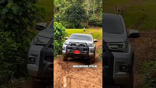 Toyota Hilux tentando superar lamaoffroad 4x4brasil agro youtube hilux4x4 Se increva no canal 🙏 [upl. by Lentha47]