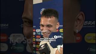 🤣 quotHAY QUE PEDIRLE EL VAR A MARITOquot Messi Lautaro Martínez y Mac Allister sobre el beso a Scaloni [upl. by Hort]