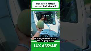 RAUT WAJAH BAHAGIA SAAT BERBAGI SESAMA SUPIR TRUCK shorts [upl. by Alyose]