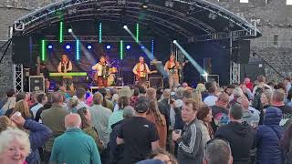 The Wurzels live at Pembroke Castle performing Farmer Bills Cowman [upl. by Addam]