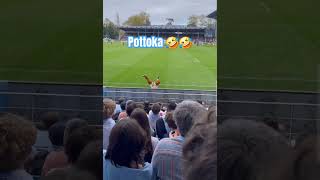 La mascotte de lAviron Bayonnais applaudit des pieds 😜🤣 rugby humour drôle bayonne mascotte [upl. by Xirdnek671]