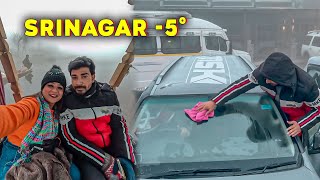 Srinagar Me Fortuner Freeze Ho Gayi Freezing Cold Me Floating Market [upl. by Oirevas]