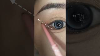 Applying eyeliner doesn’t just require hands eyeliner tutorial eyestyle trending vairalshort [upl. by Rauch928]