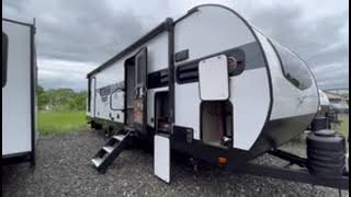 FR WILDWOOD 28 FKGX what a layout stop in and see this fiberglass beauty  HITCH RV Boyertown PA [upl. by Suryc]