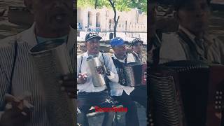 🇩🇴❤️Al ritmo de merengue tipico en el parque Colón 2 merenguetipico musica shorts salsa bac [upl. by Eoj]