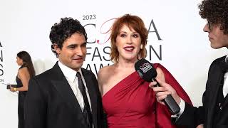 Zac Posen amp Molly Ringwald Reunite for the CFDAs  2023 CFDA Awards with Reece Feldman [upl. by Anaoy]