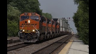 Metra BNSF Racetrack Chicago  Freight amp Amtrak trains [upl. by Zielsdorf]