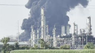 Fire at Marathon refinery in Garyville 5 [upl. by Orth695]