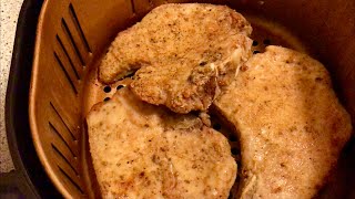 HOW TO MAKE PORK CHOPS IN THE AIR FRYER  Juicy Air Fryer Pork Chops Recipe [upl. by Idnat831]