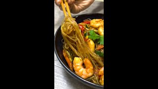 SPAGHETTI di SOIA con VERDURE e GAMBERI delle Chef MULAN 🍜🎎 Shorts [upl. by Initof]