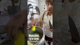 Manzana en la carne a la cacerola Un ingrediente q agrega mi madre en preparación jueves 1800 hrs [upl. by Pansy410]