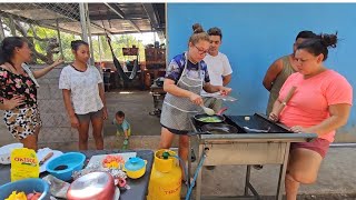 llega chucha seca a reclamarle a keny por lo que dijo hoy que claudia esta en la cocina [upl. by Ludeman]