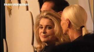 Catherine Deneuve inaugure les Vitrines de Noël des Magasins du Printemps  Paris le 9 novembre 2023 [upl. by Tabib]