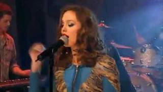 Leighton Meester Singing Somebody To Love Live [upl. by Nnyleuqcaj]