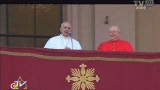 Papa Francesco saluta la folla dalla Loggia della Basilica Lateranense [upl. by Tsnre813]