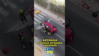 Bomberos rescatan a una persona atrapada tras vuelco en Arinaga [upl. by Haslam]