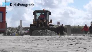 16092013 Potvis aangespoeld strand s Gravenzande [upl. by Leanne]