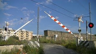 Spoorwegovergang Valenzano I  Railroad crossing  Passaggio a livello [upl. by Buchbinder]