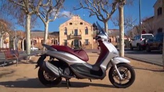 Motosx1000  Test Piaggio Beverly 350 Sport Touring [upl. by Tenaj868]