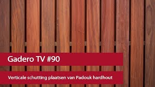 90 Verticale schutting plaatsen van Padouk hardhout [upl. by Gnuhp487]