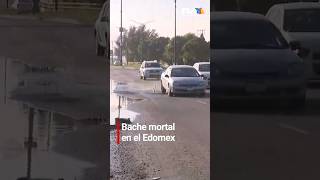 ¡Impactante video Automovilista cae en bache en Ecatepec durante transmisión de TV Azteca [upl. by Arymat]