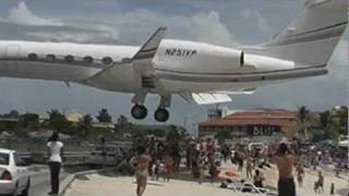 Gulfstream comes in CRAZY LOW at Princess juliana International Airport HD1080p CLOSE CALL landing [upl. by Ardnat]