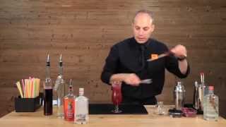 Cocktailrezept Holladrio  spritzig beeriger Cocktail mit Zirben Likör [upl. by Berstine]