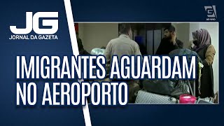 Centenas de imigrantes aguardam no aeroporto de Guarulhos liberação para entrar no Brasil [upl. by Beare716]