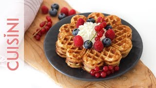 WAFFELTEIG Rezept Waffelrezept  Waffeln einfach selber machen  fluffige Waffel backen [upl. by Alegna]