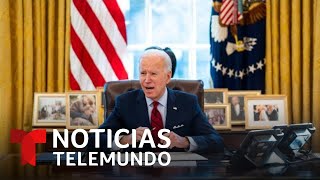 Joe Biden firma tres órdenes ejecutivas de inmigración  Noticias Telemundo [upl. by Nickola]