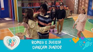 Romeu e Julieta dançam juntos  A Infância De Romeu e Julieta [upl. by Camella]