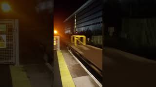 6G12 passing Crawley with 3 tones trainspotteruk railway trainspottinguk train [upl. by Ignace]