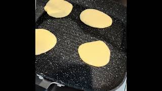 Scoville Neverstick 28cm Square Grill Pan nonstick review no oil drop scones scotch pancakes [upl. by Ledba]