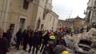 Crollo della palazzina in via Piave a Matera Estratta viva [upl. by Haldis]