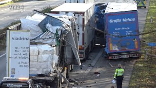 23112020  VN24  Drei LKW auf der A1 bei Ascheberg in Unfall verwickelt [upl. by Adilen]