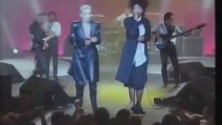 Eurythmics  Sisters Are Doin It For Themselves Live [upl. by Blunt]